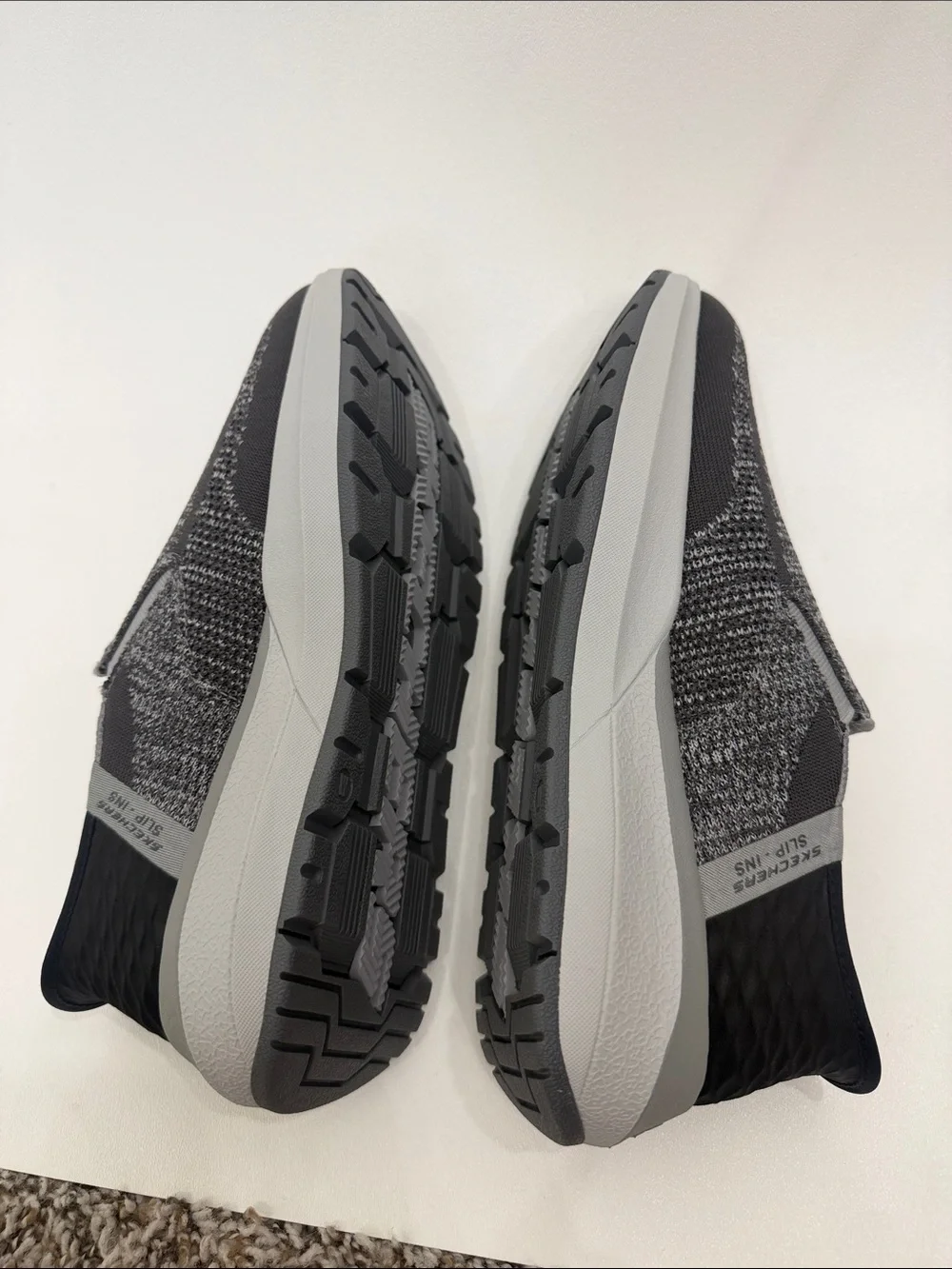 Sketchers Men’s Slip In’s Neville Rovelio Sneakers size 7 Wide fit.NWT